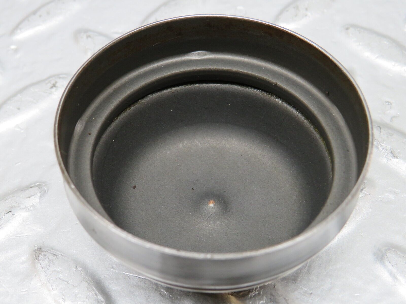 25551 Mercedes-Benz W123 200 Wheel Hub Locking Cap