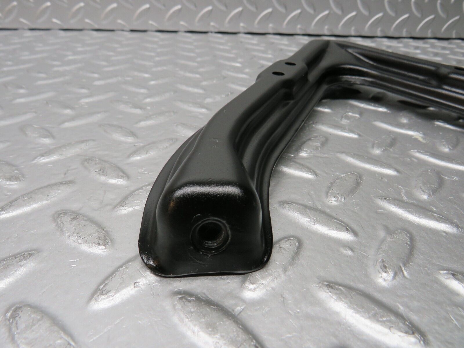 30908 Mercedes-Benz W201 190E 2.0L Air Intake Manifold Bracket