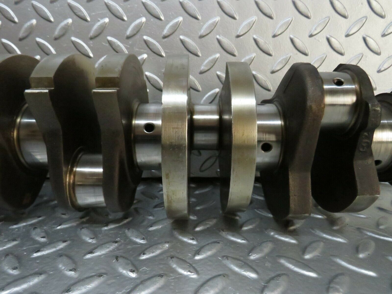 23678 Mercedes-Benz W114 280E Crankshaft 1100310101