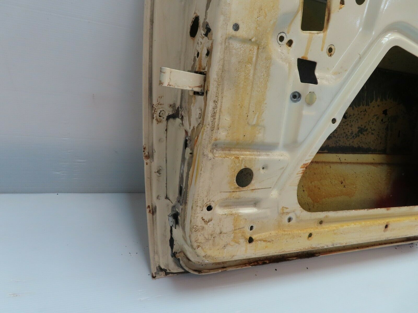 7805 Mercedes-Benz S123 230TE Wagon Rear Right Door