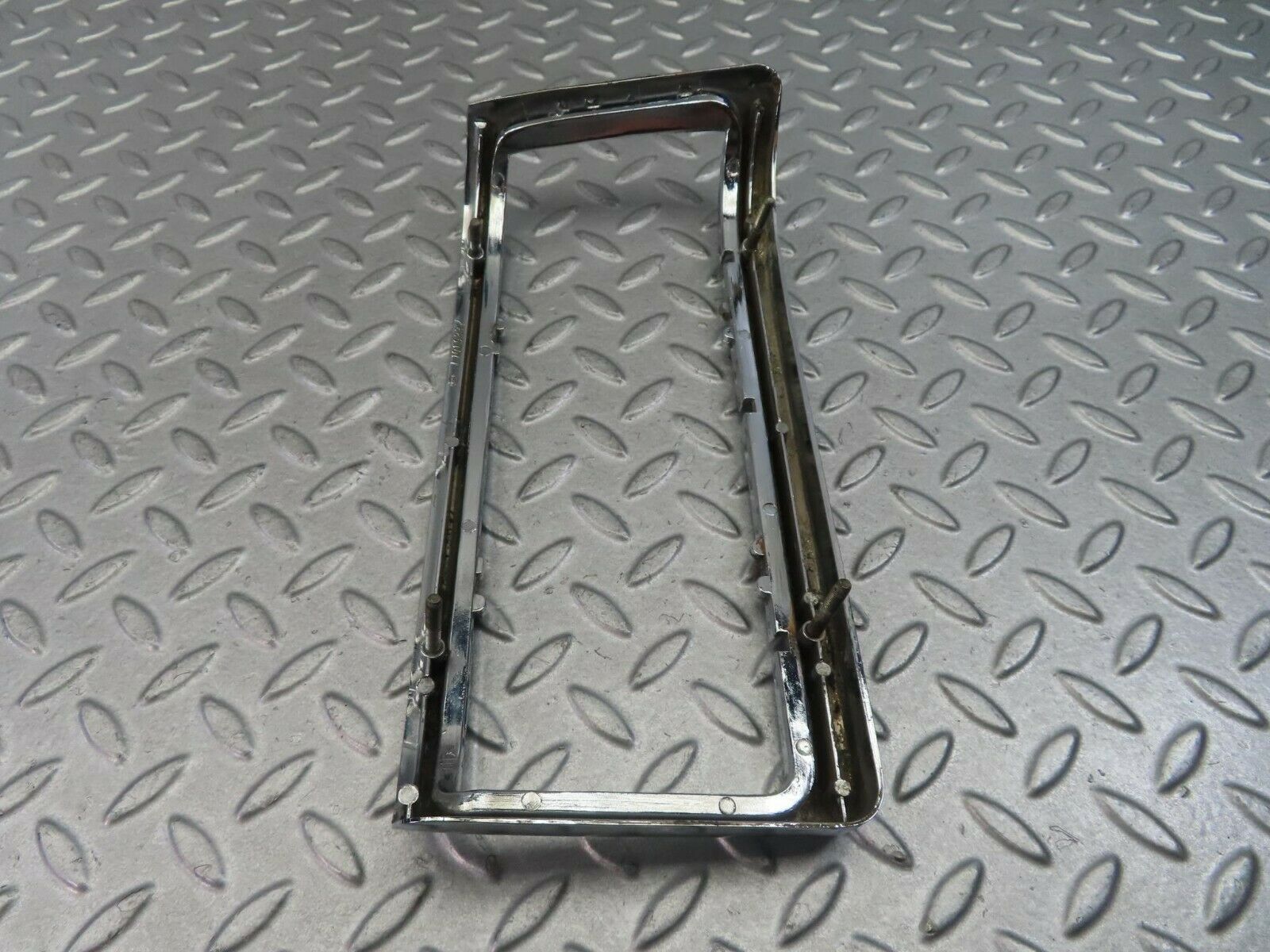 8510 Mercedes-Benz W115 Tail Light Chrome Frame Left