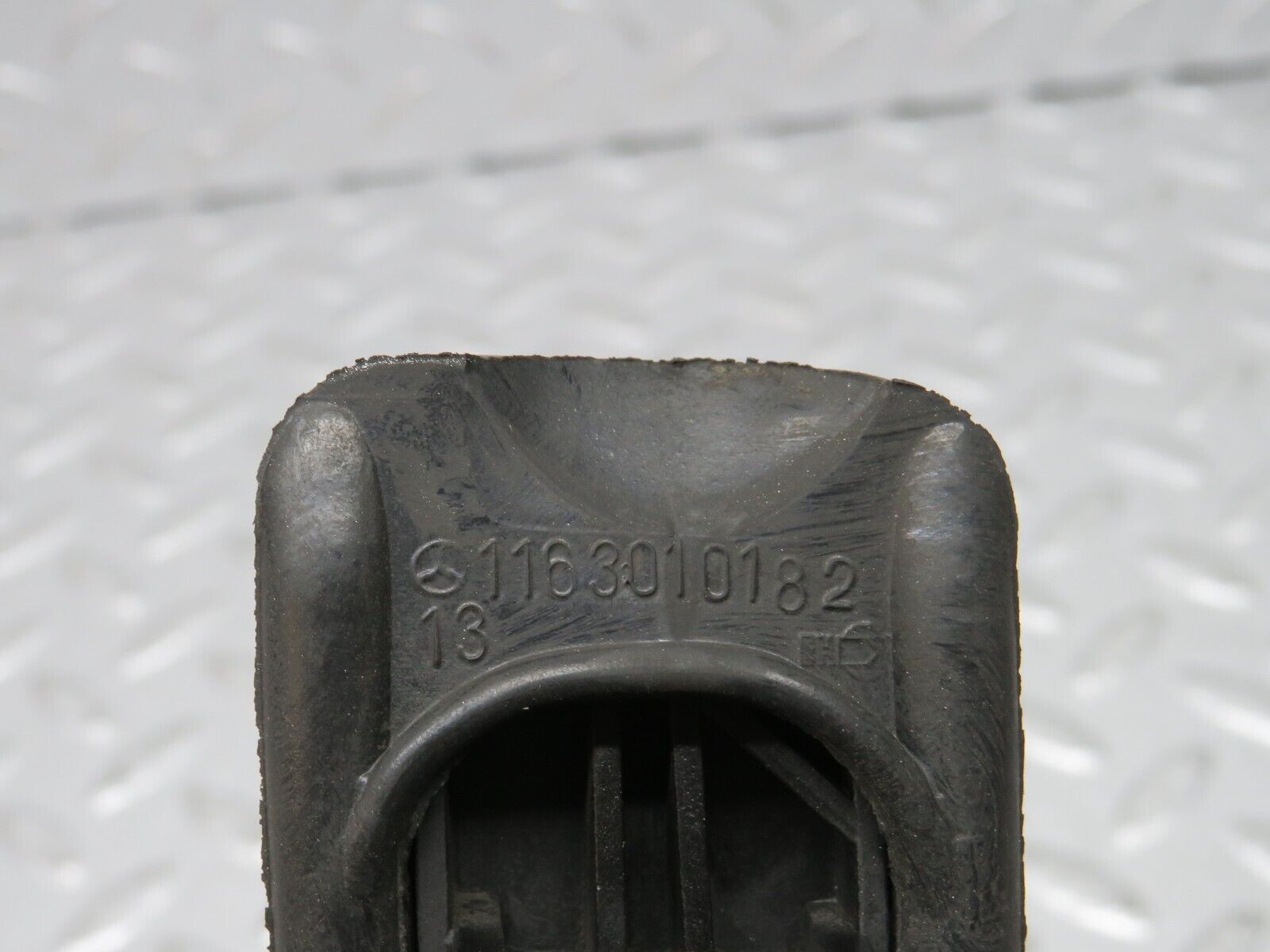 31125 Mercedes-Benz W123 200D Accelerator Pedal With Rubber 1163010182