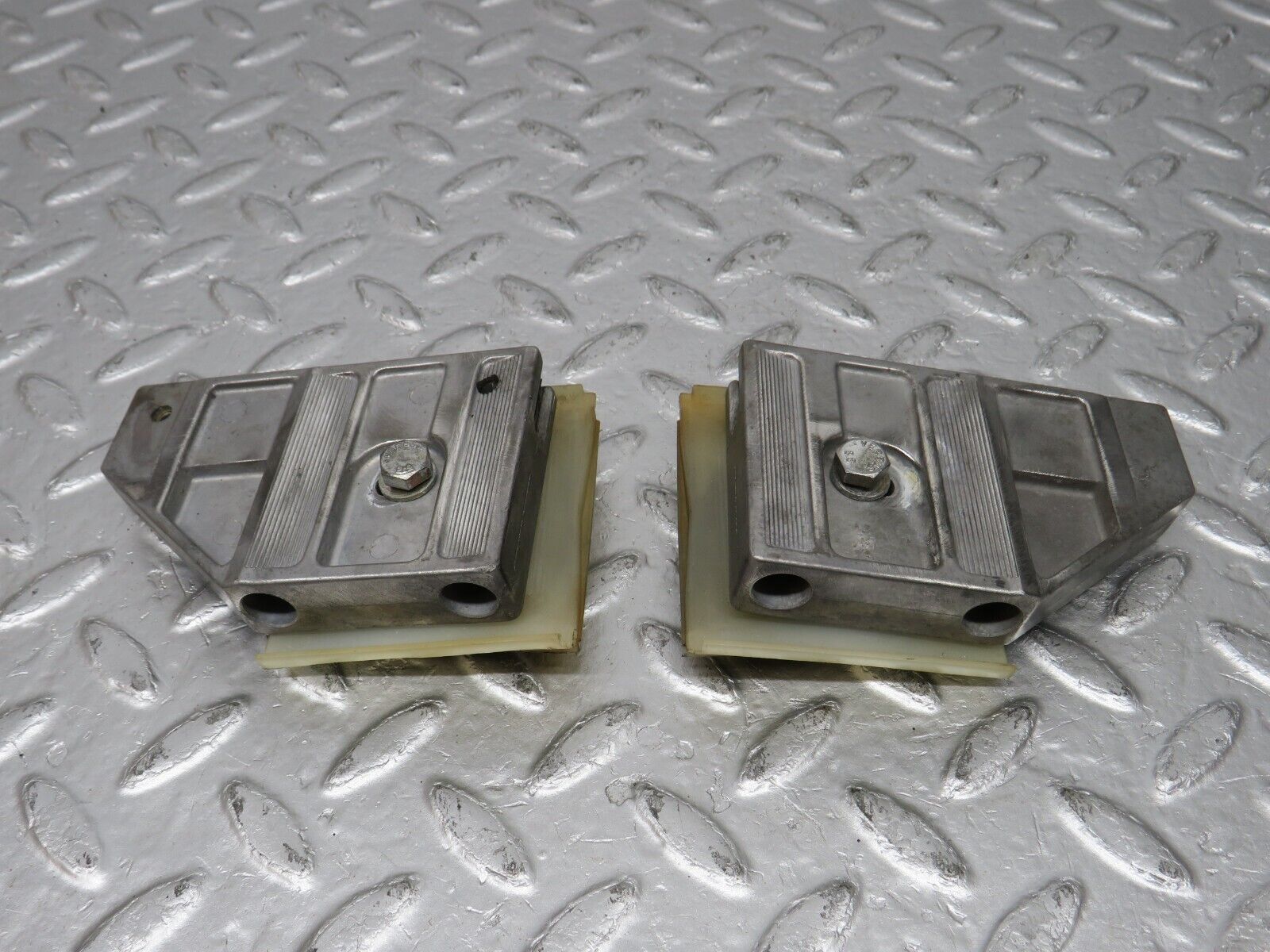 34390 Mercedes-Benz C126 380SEC Coupe Door Window Guide Bracket Pair