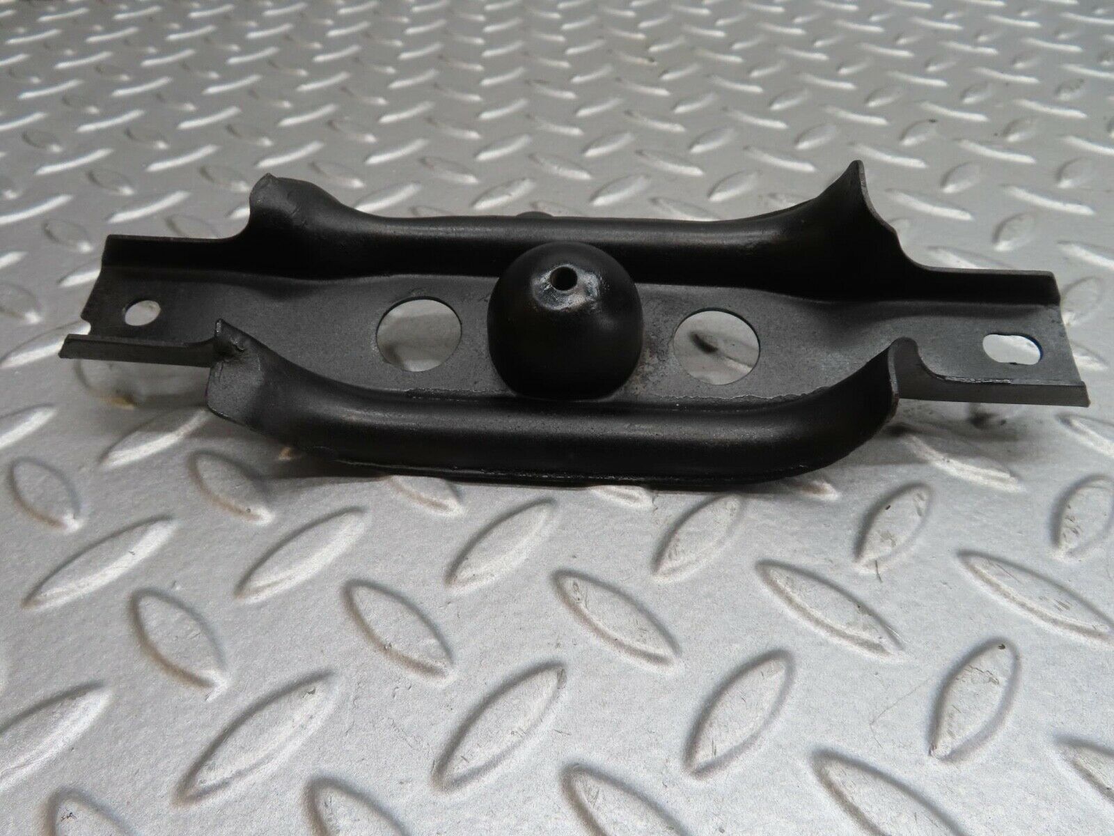 13881 Mercedes-Benz C107 280SLC Cardan Shaft Drive Shaft Bracket