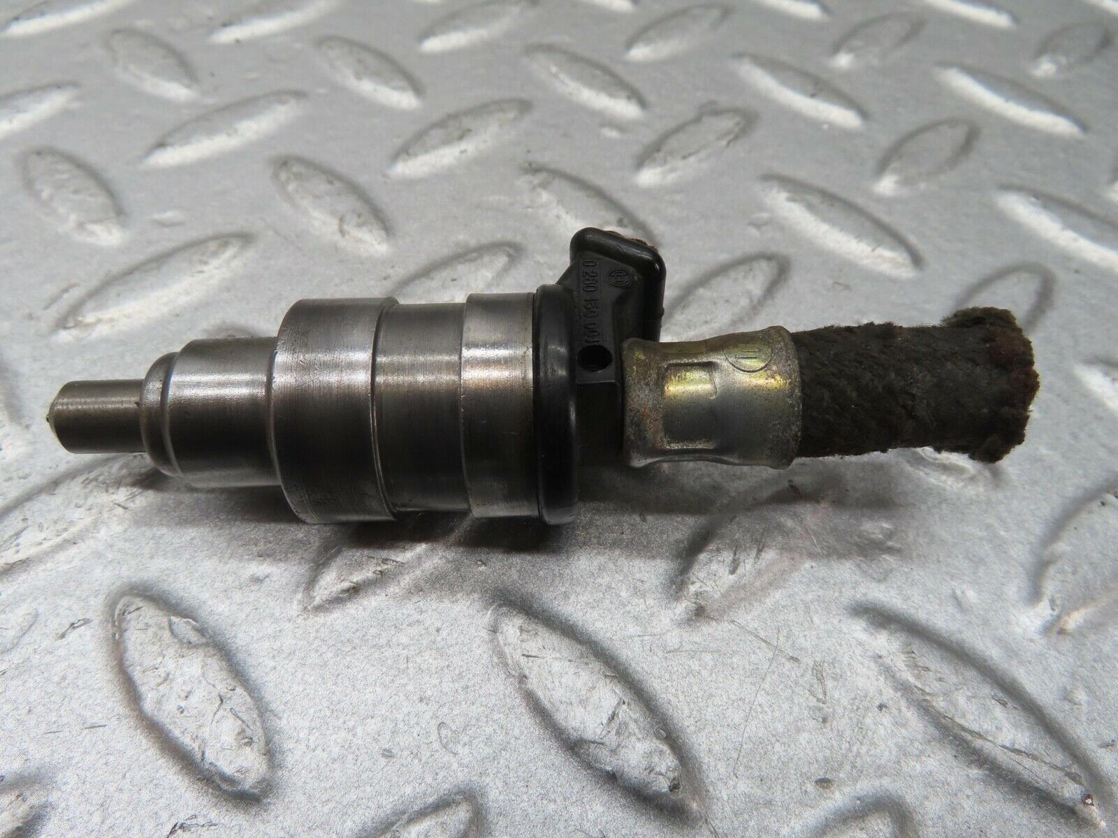 13337 Mercedes-Benz W116 350SE Fuel Injector Bosch 0280150001