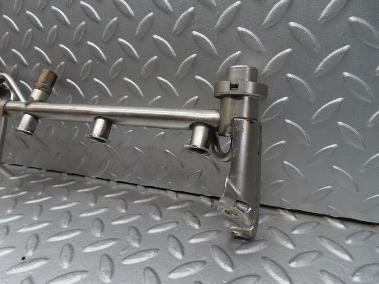 15074 Mercedes-Benz W140 S320 Fuel Injector Rail With Fuel Pressure Regulator