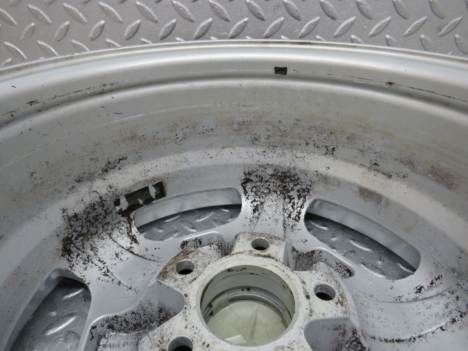 38189 Mercedes-Benz A124 Alloy Wheel 7Jx15H2 ET37 KBA44301