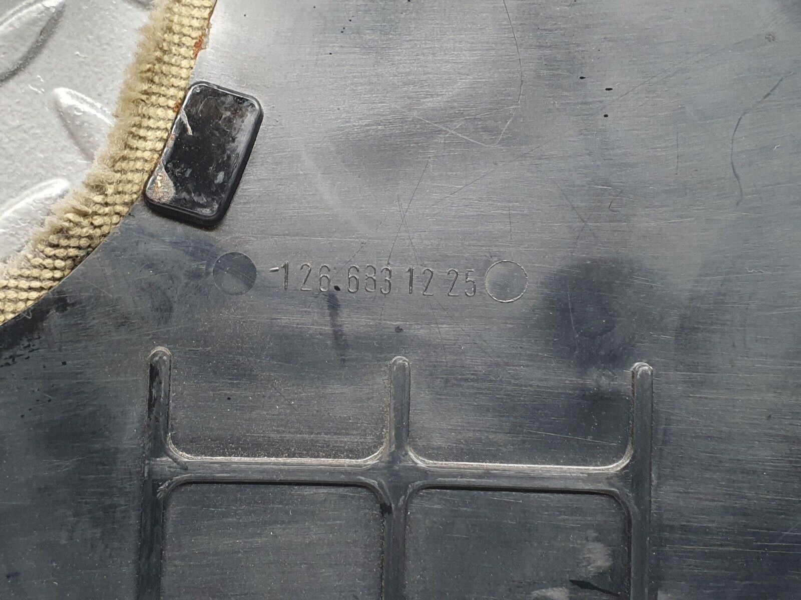 41064 Mercedes-Benz W126 300SE Centre Console Carpet Right Beige 1266831225