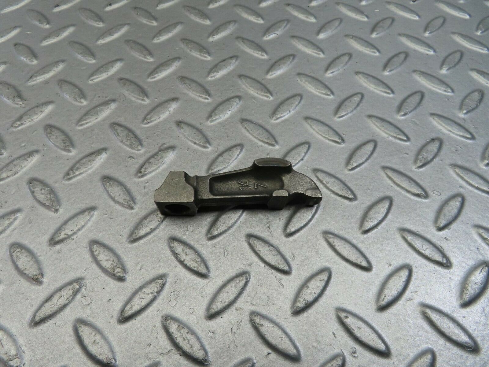 9139 Mercedes-Benz W108 Valve Rocker Arm With Retaining Spring