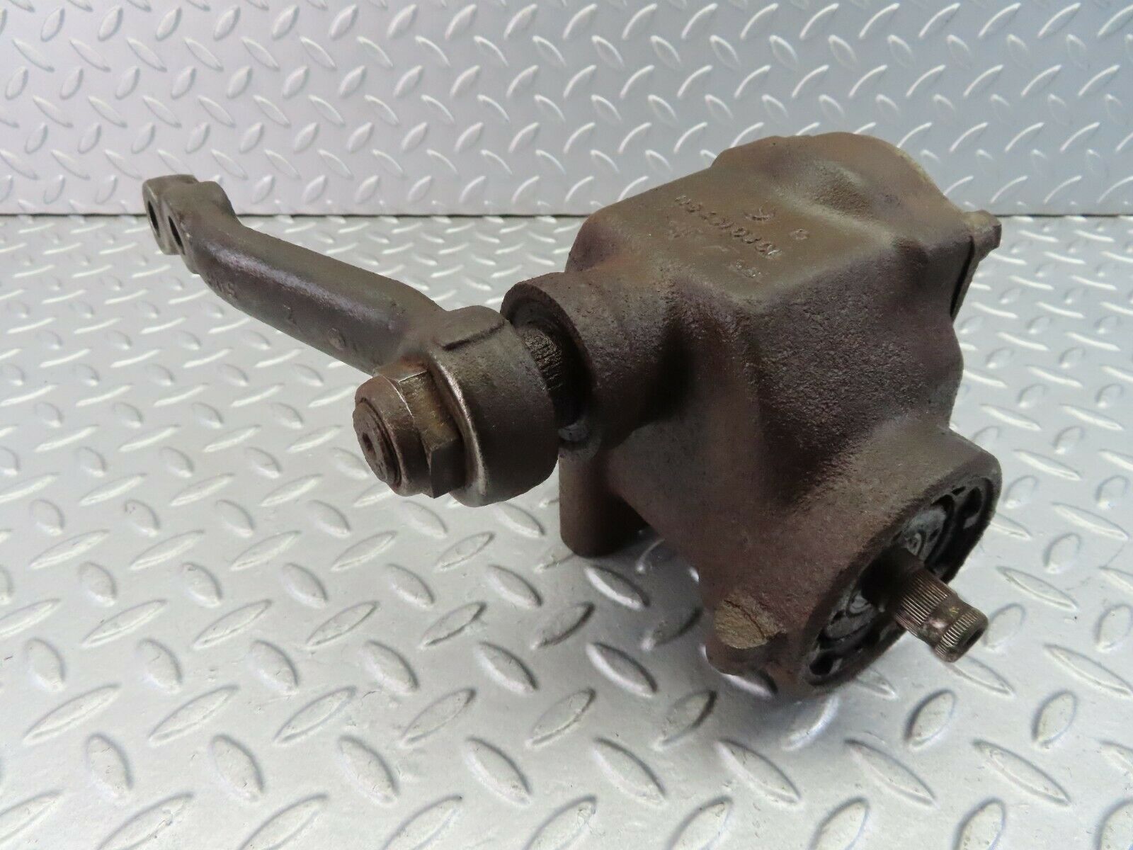 7979 Mercedes-Benz W115 220D Steering Box 1154610801