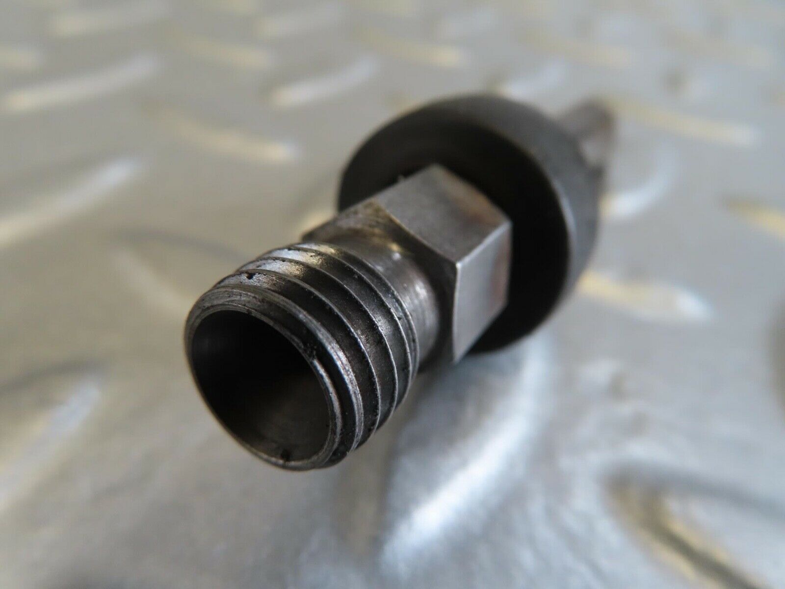 14034 Mercedes-Benz C107 280SLC Fuel Injector Bosch 0437502010