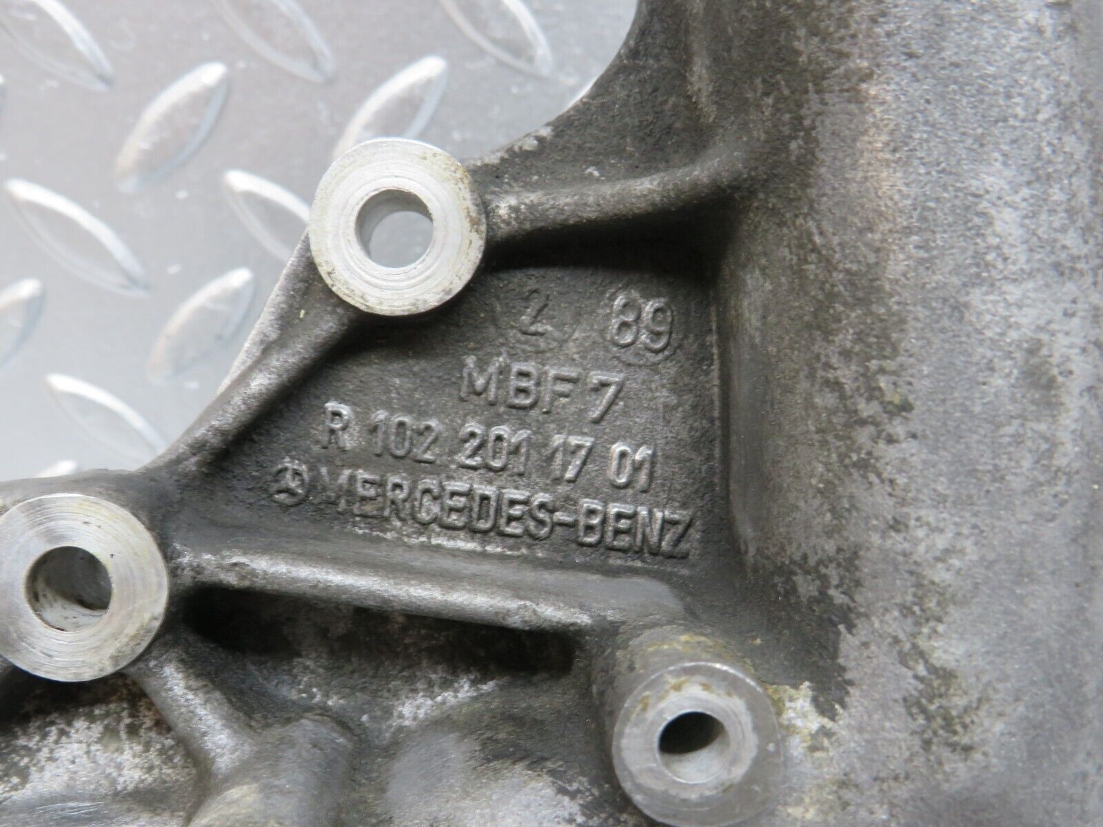 29508 Mercedes-Benz W124 230E Water Pump 1022011701