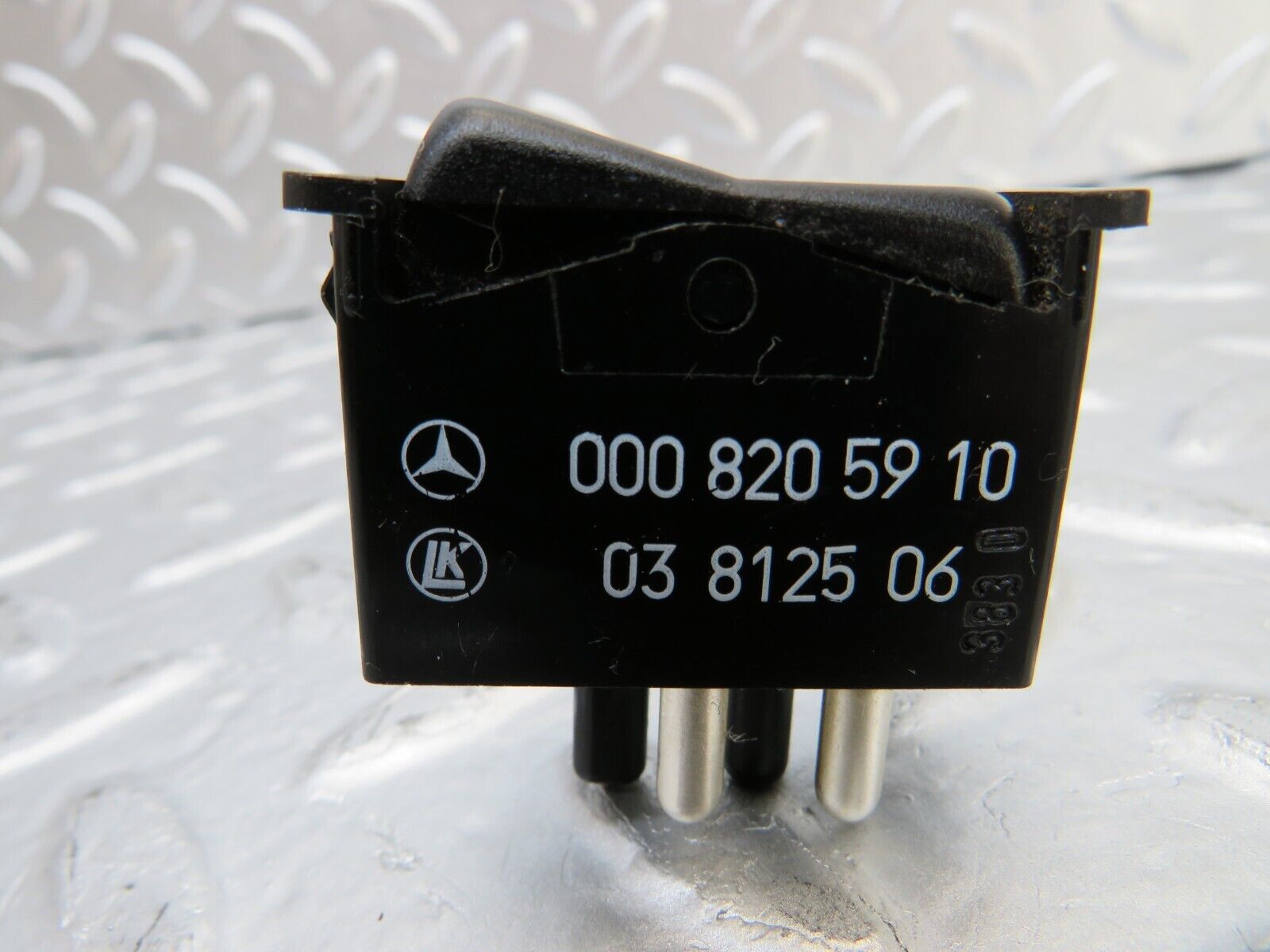 25521 Mercedes-Benz W123 200 Interior Light Switch 0008205910