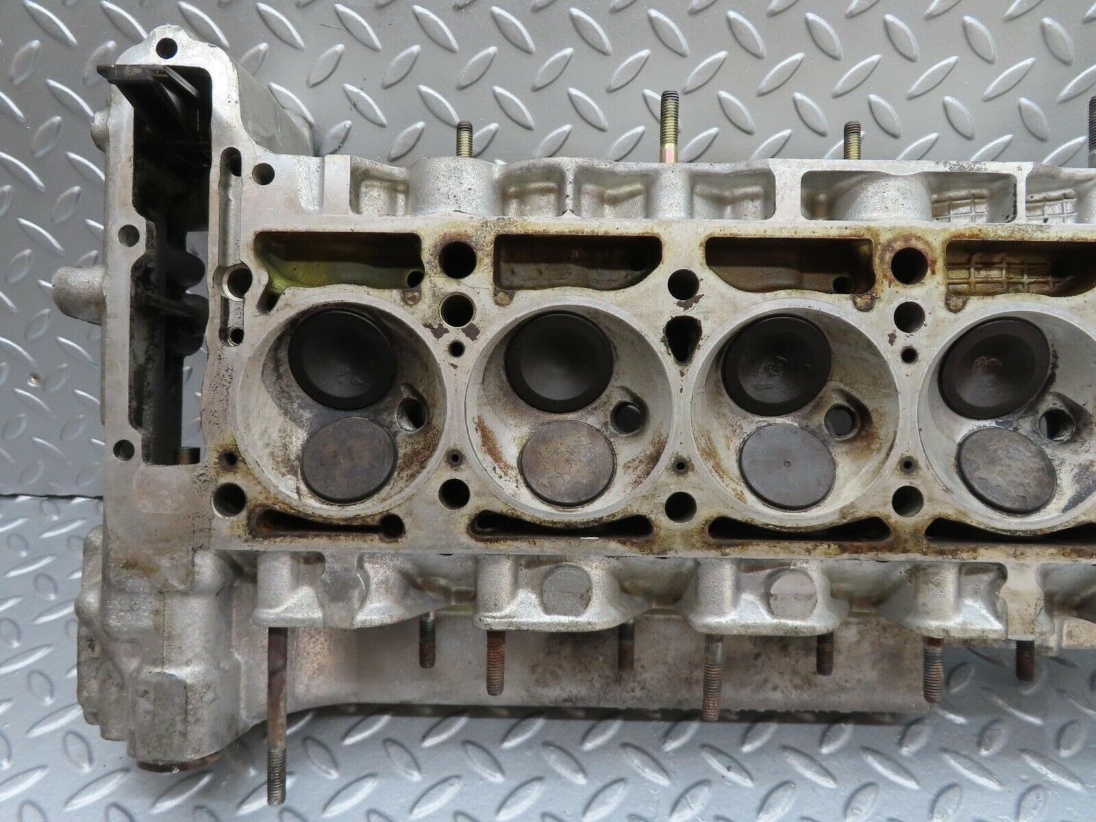 16072 Mercedes-Benz W123 280E Cylinder Head 1100161901