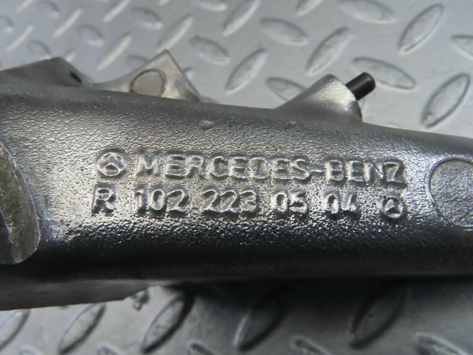 10077 Mercedes-Benz C123 230CE Coupe Engine Mount Bracket Left Side 1022230504