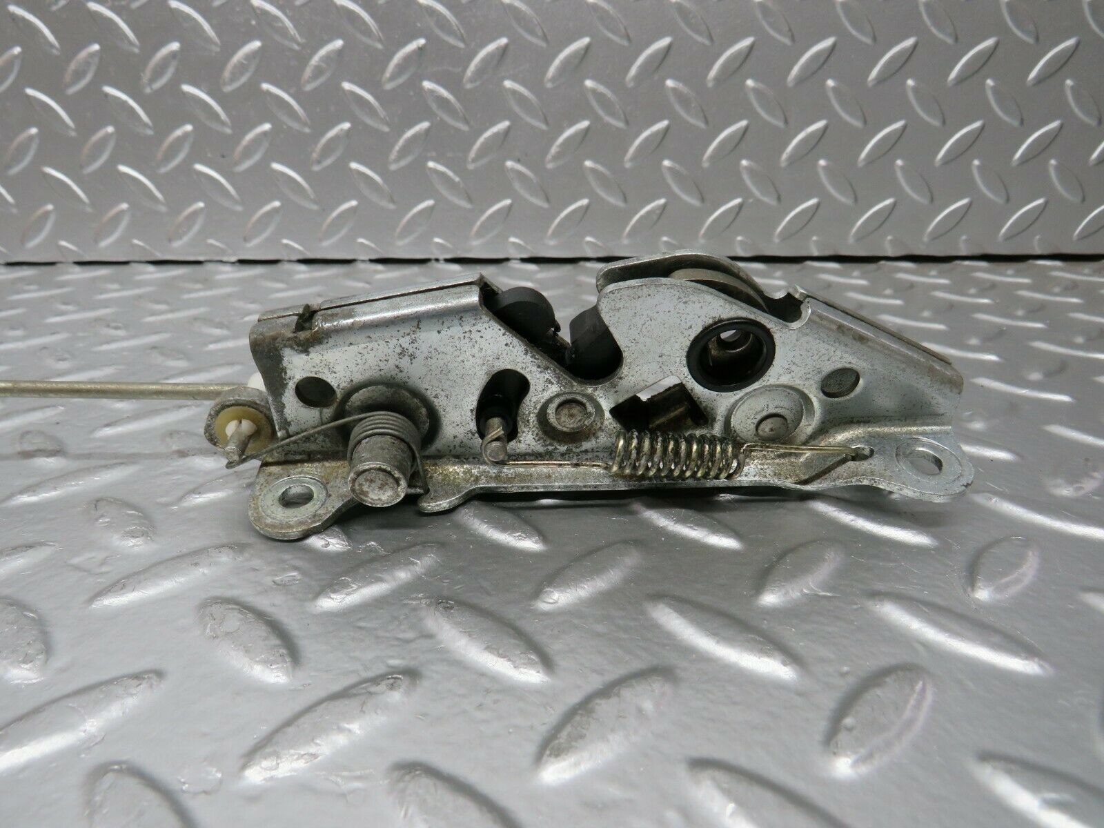 24264 Mercedes-Benz S124 220TE Wagon Rear Seat Bench Locking Mechanism Left