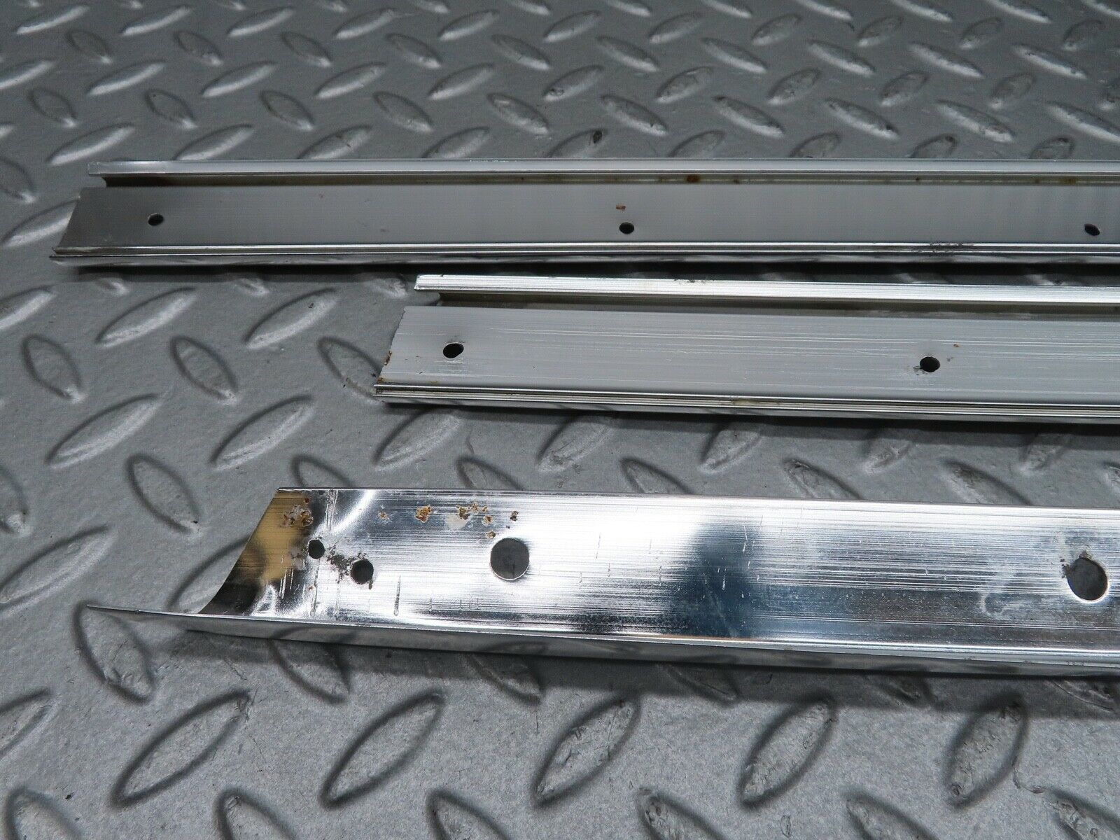 16760 Mercedes-Benz C107 380SLC Roof Chrome Moulding Trim Left Side