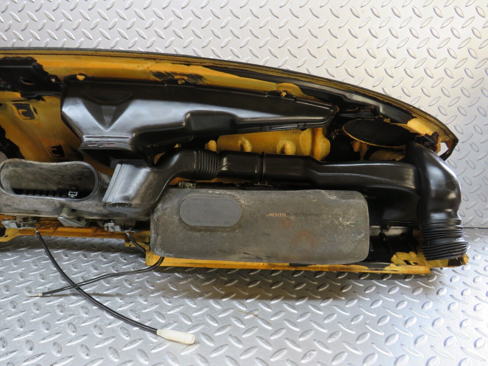 37158 Mercedes-Benz C126 420SEC Coupe Dashboard Black