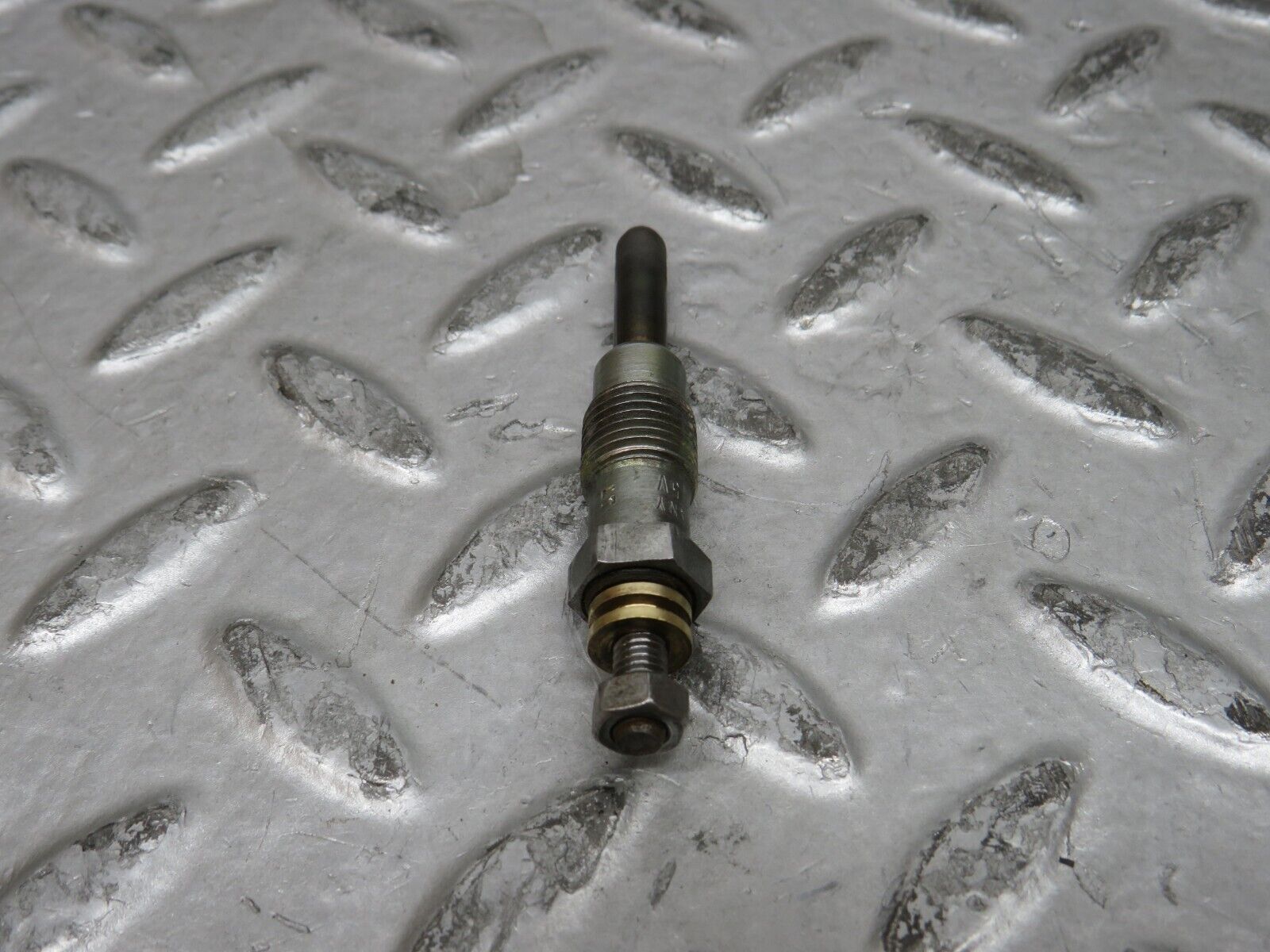 28500 Mercedes-Benz S123 240D Wagon Glow Plug Beru 0100221107