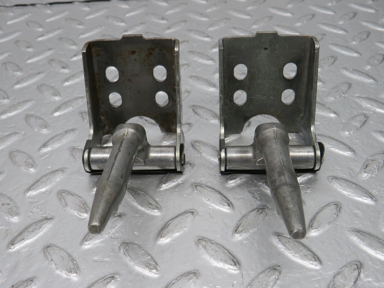 32556 Mercedes-Benz S124 300TE Wagon Rear Seat Hinge