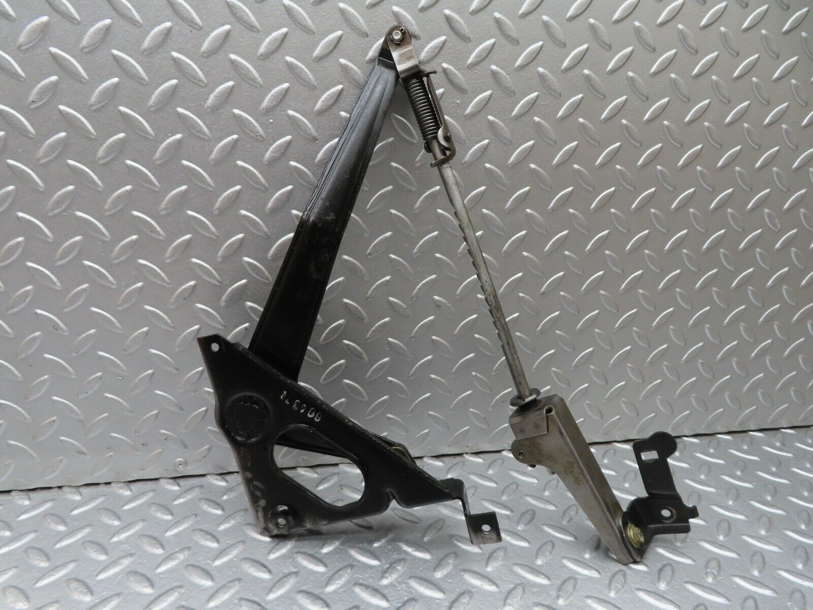 18144 Mercedes-Benz W123 200 Handbrake Regulator