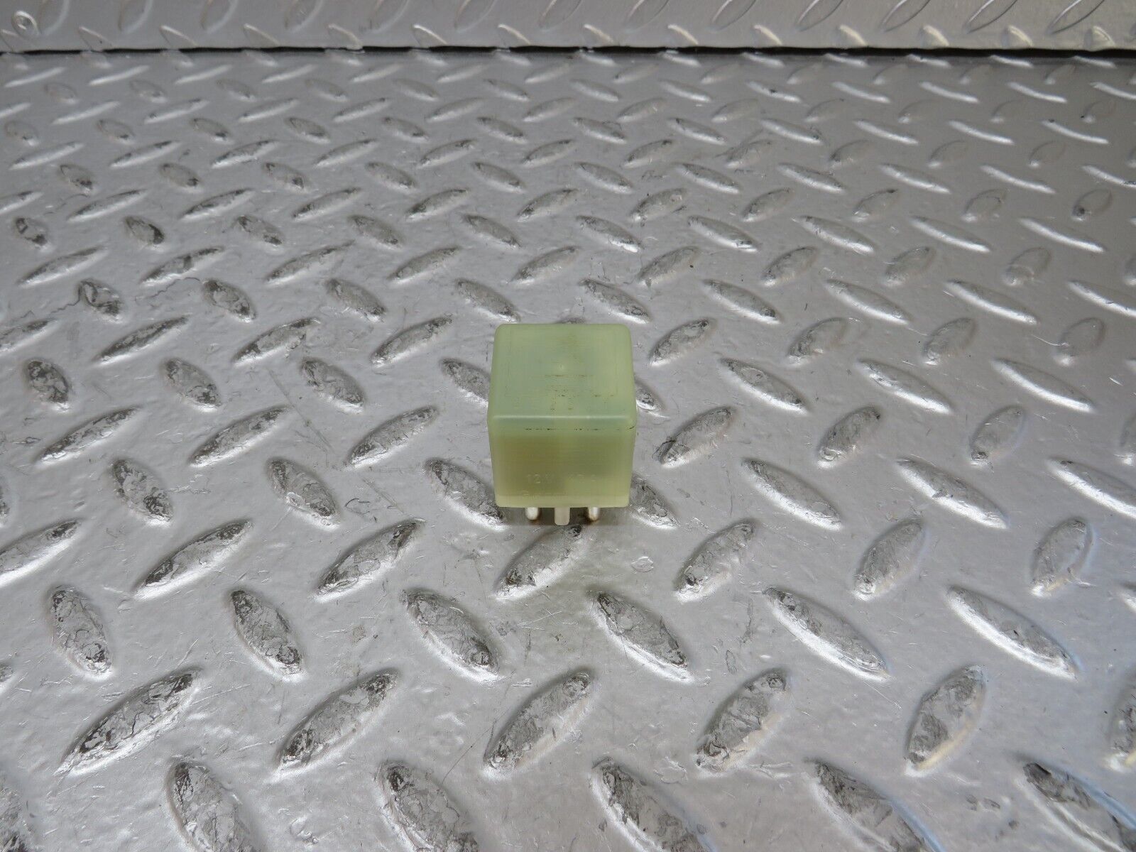 26520 Mercedes-Benz C124 220CE Coupe Door Window Control Relay 0015427819