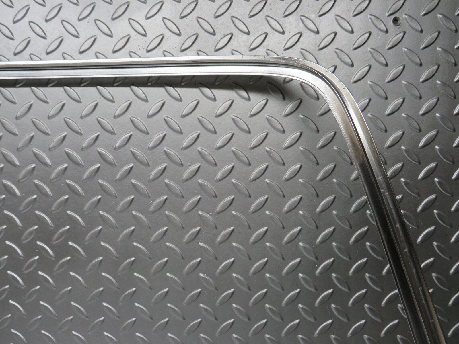 29625 Mercedes-Benz W123 230E Rear Windscreen Chrome Frame