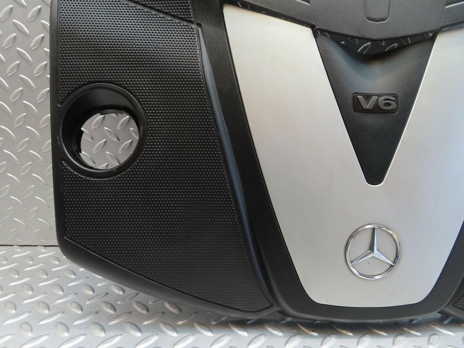 11297 Mercedes-Benz W221 S320 Engine Cover 6420100167