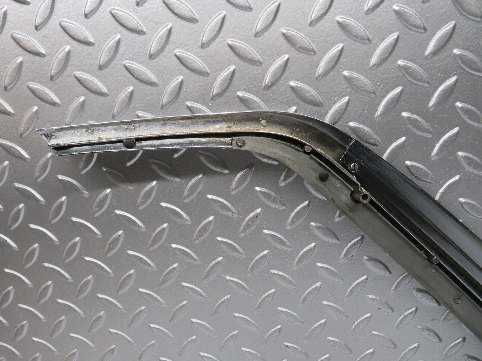 0695 Mercedes-Benz C107 350SLC Coupe Window Trim Chrome Right Side 1076980289