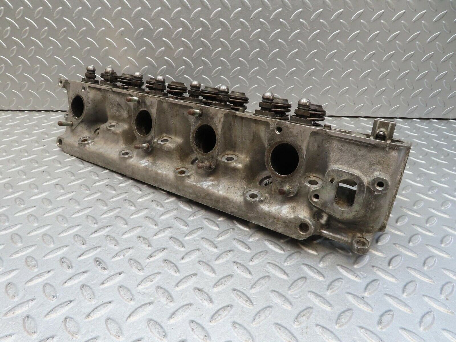 16532 Mercedes-Benz C107 350SLC Coupe Cylinder Head Right Side 1160161901
