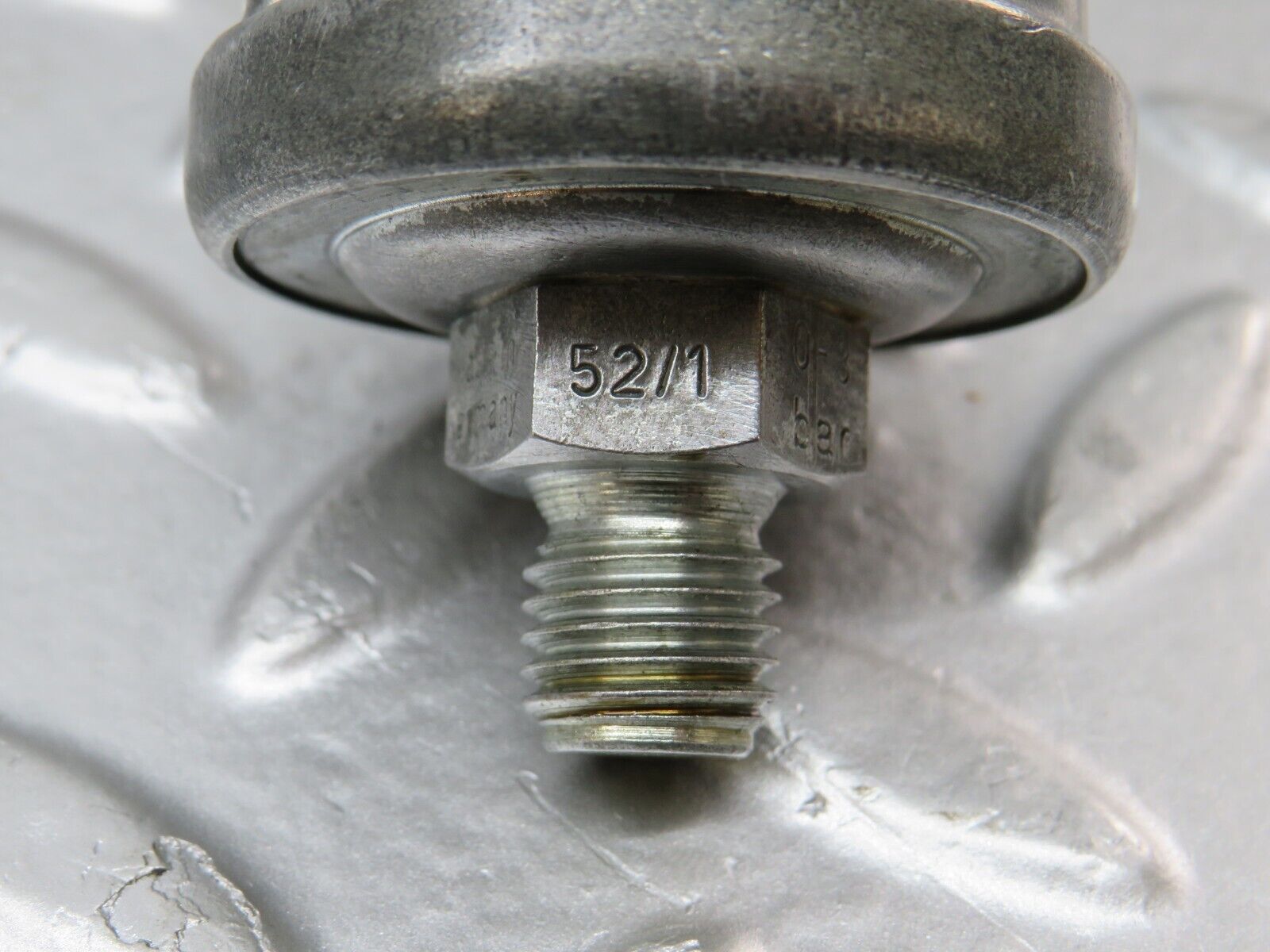 34244 Mercedes-Benz W124 260E Oil Pressure Sensor 0065429417