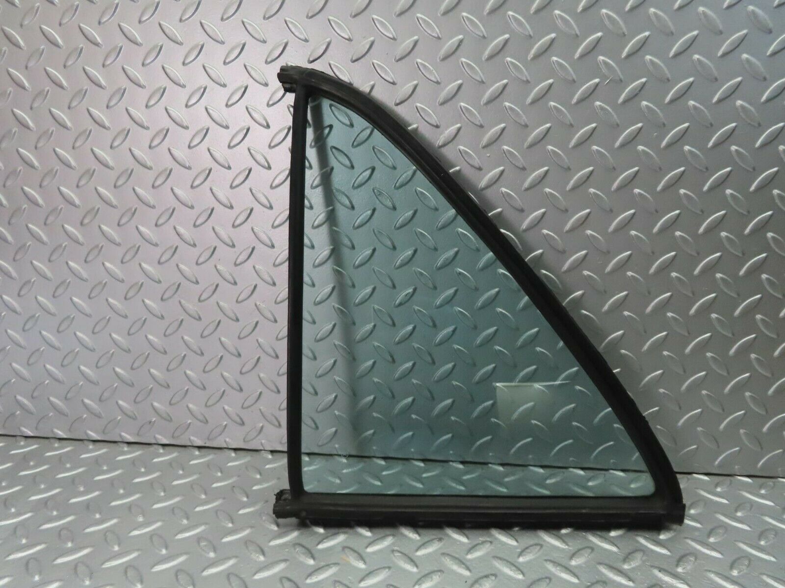 10779 Mercedes-Benz W123 230E Rear Left Quarter Window Glass 1237350124