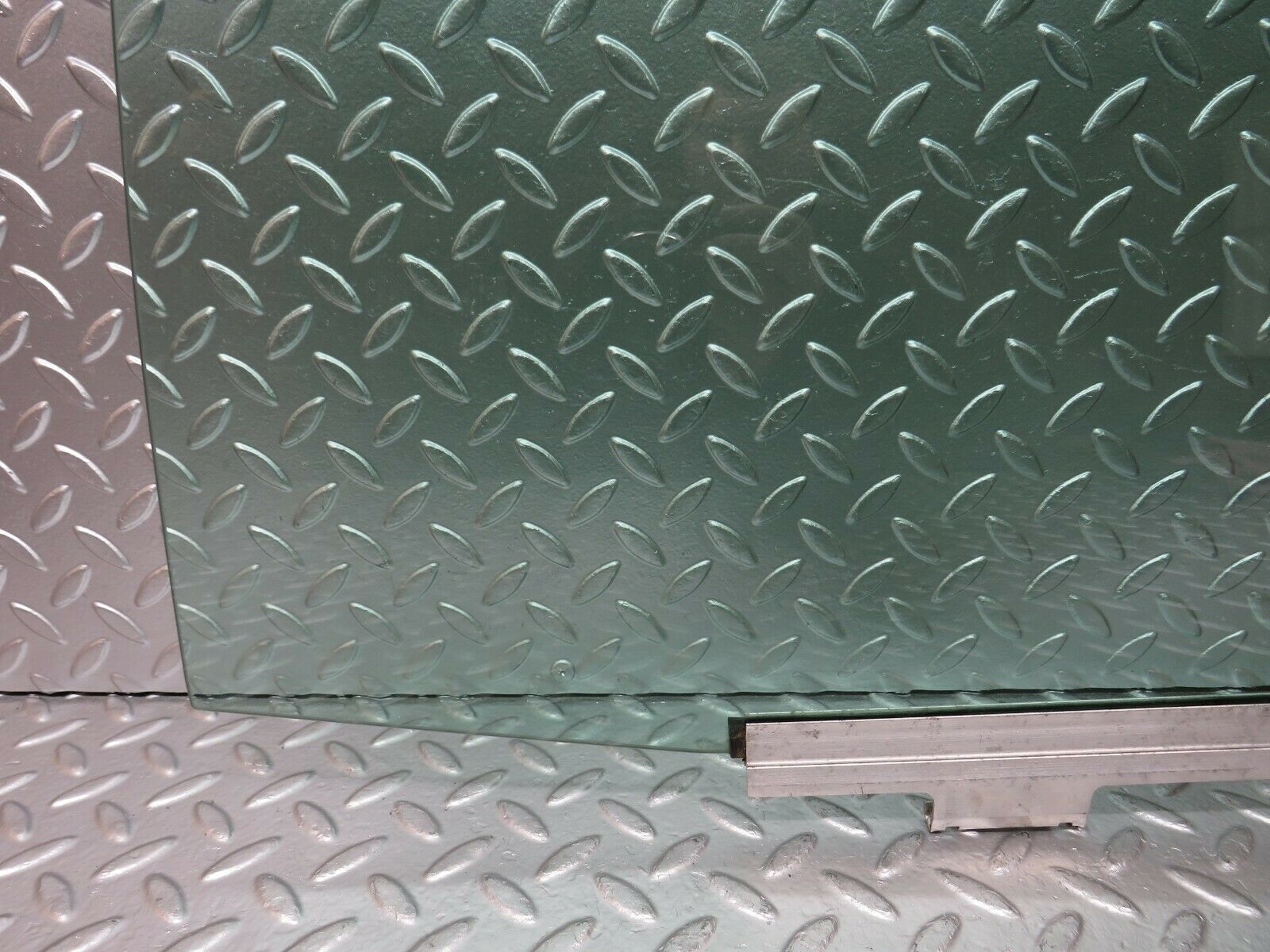 24441 Mercedes-Benz S124 220TE Wagon Rear Left Door Window Glass