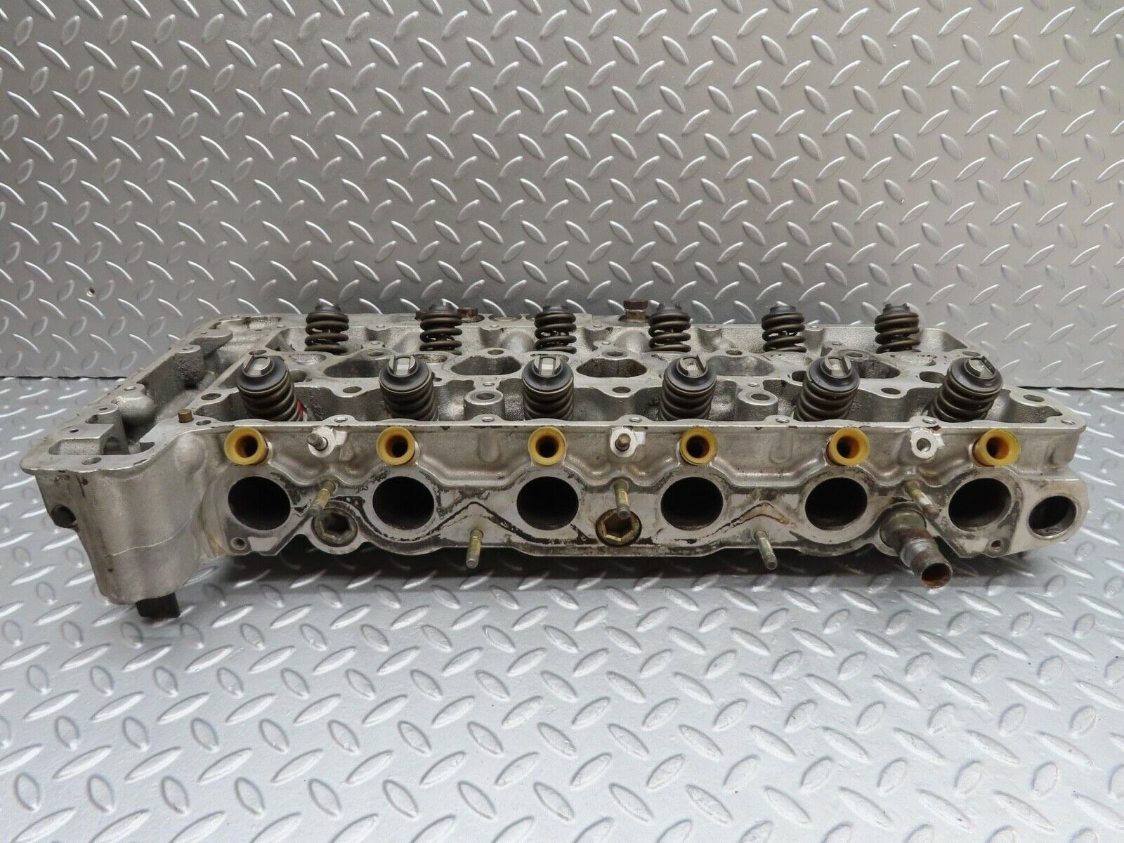 16072 Mercedes-Benz W123 280E Cylinder Head 1100161901