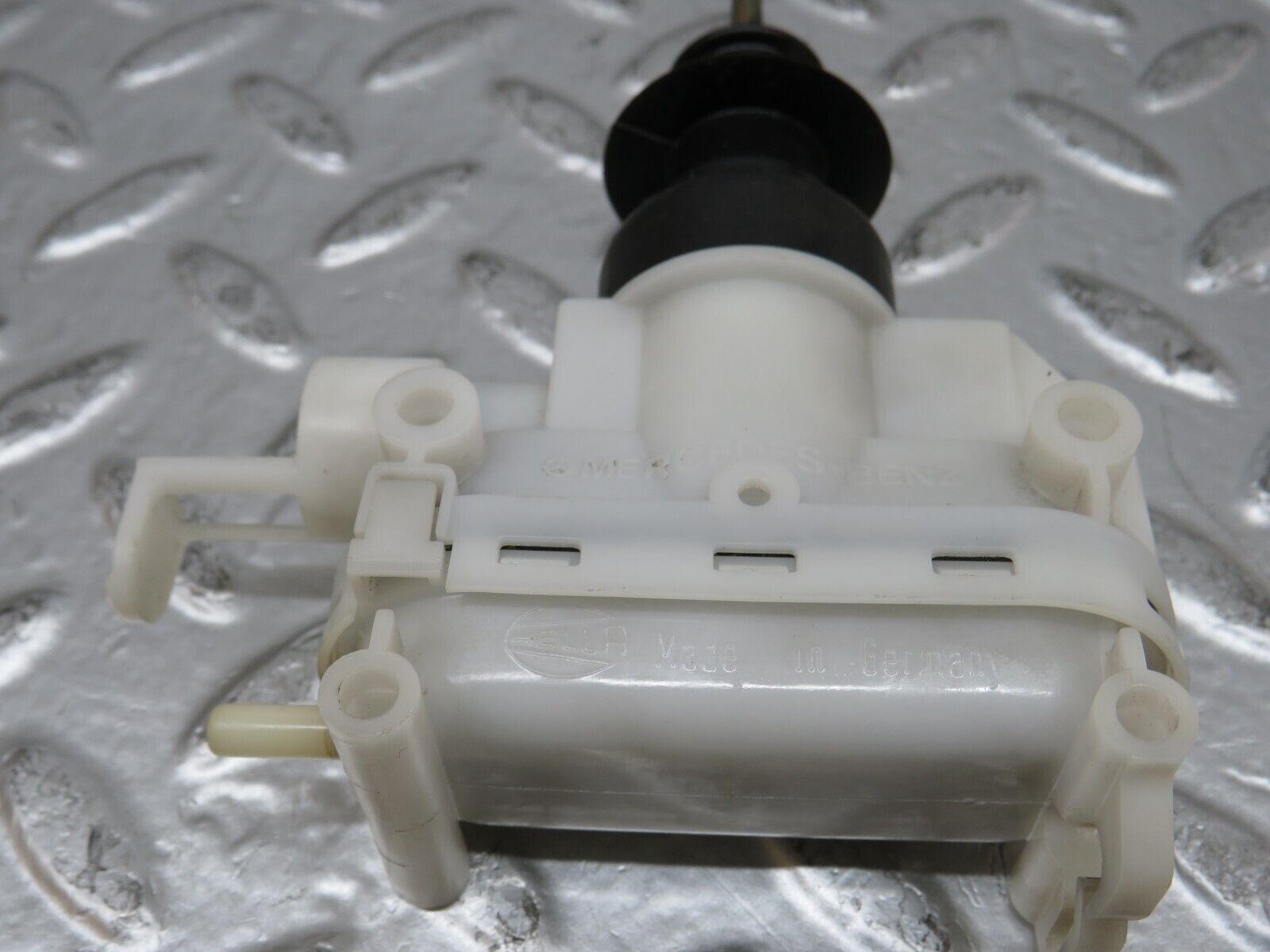 25313 Mercedes-Benz W201 190D Front Left Door Lock Actuator