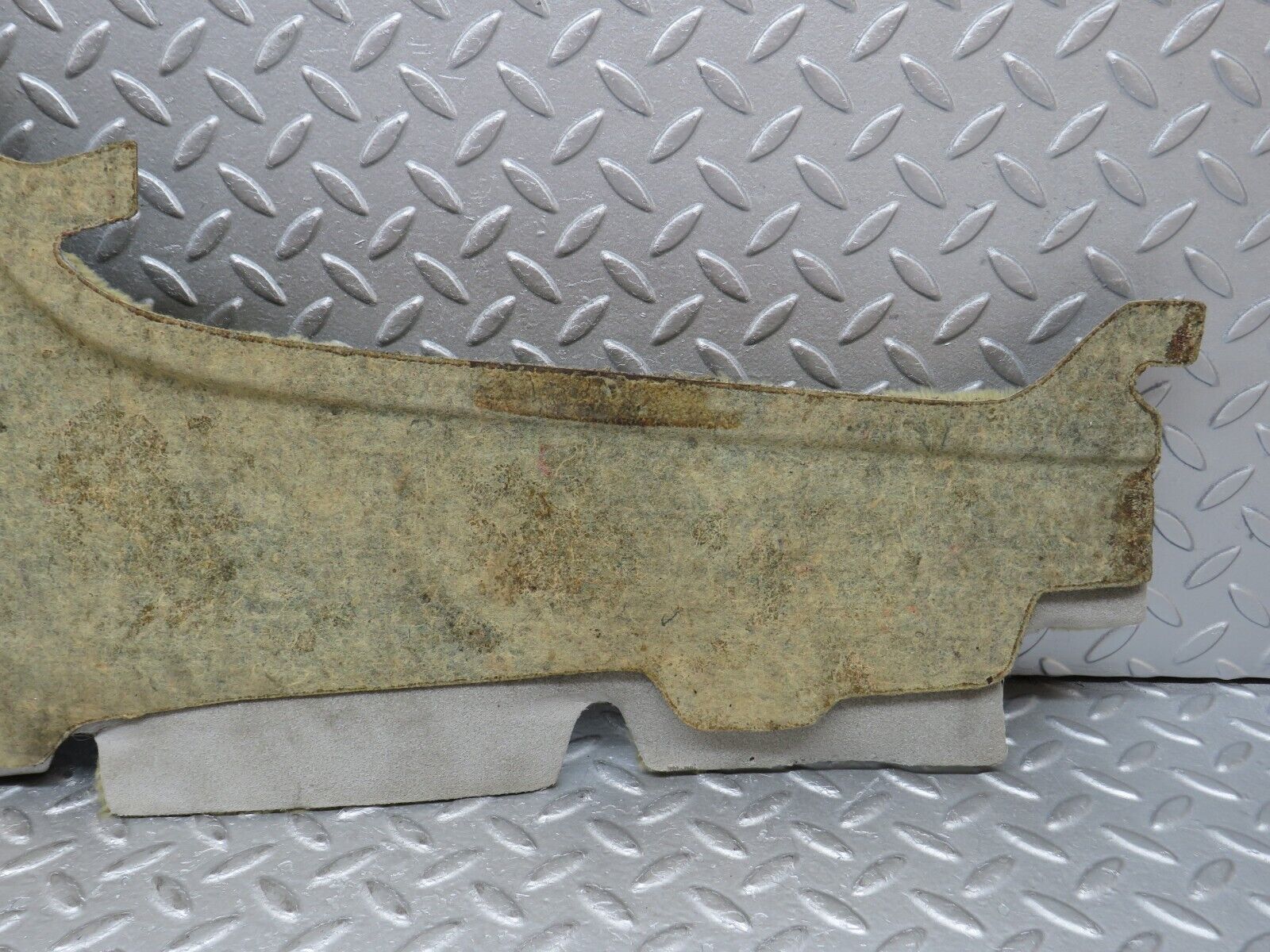 36591 Mercedes-Benz W201 190E 2.0L Centre Console Carpet Right Side Beige