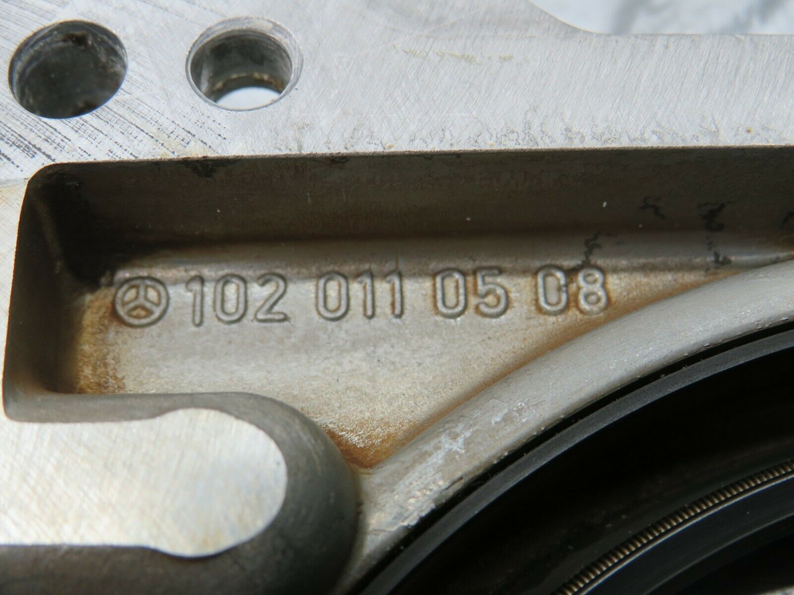 23091 Mercedes-Benz C123 230CE Coupe Crankshaft Rear Sealing Cover 1020110508