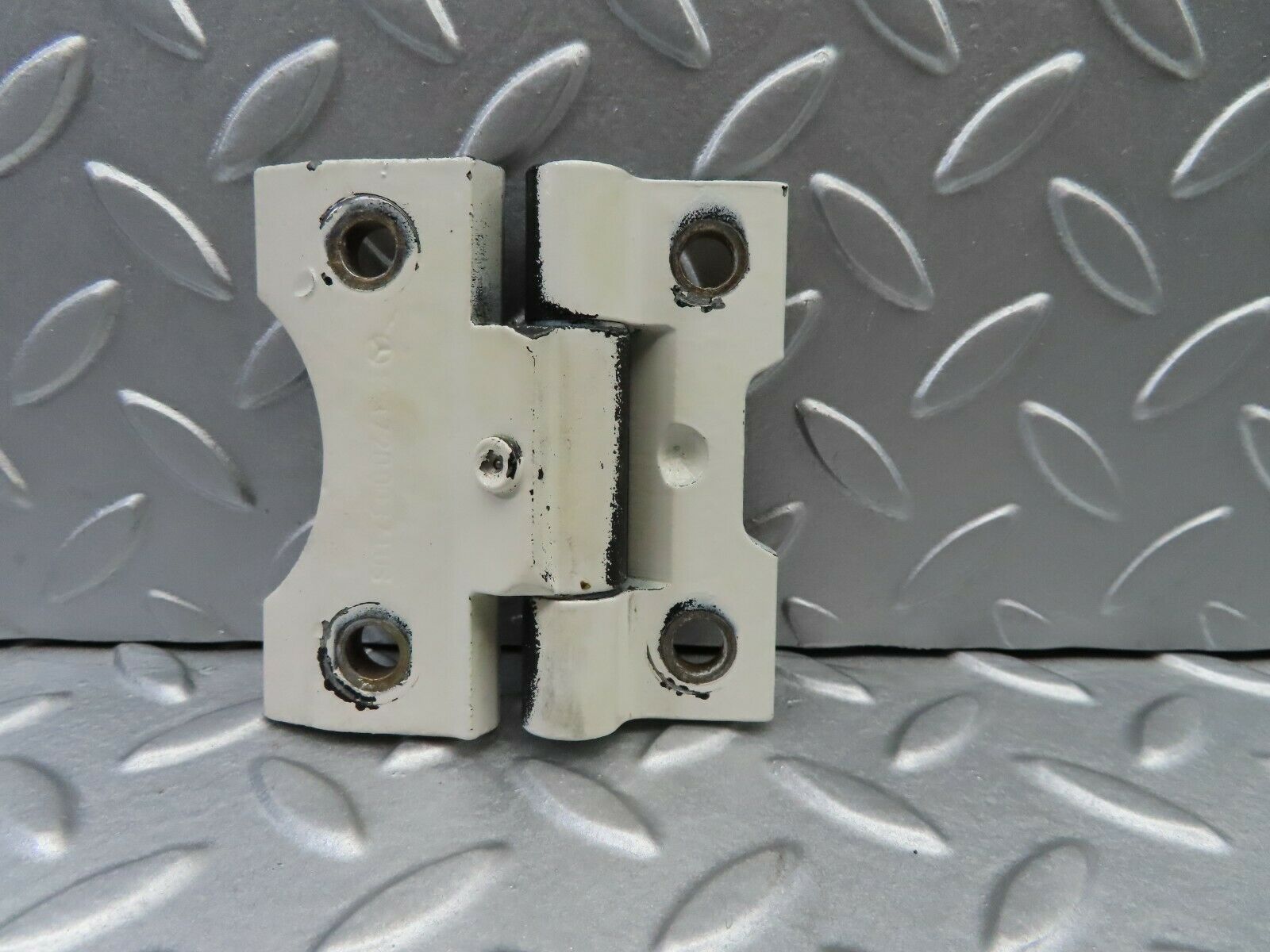 5846 Mercedes-Benz W123 200 Door Hinge 1237200037