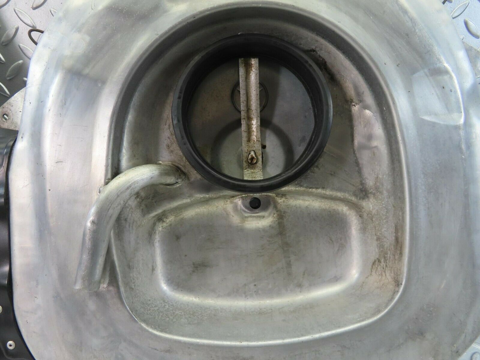 8628 Mercedes-Benz W126 Aluminium Air Filter Box Housing 0140948202