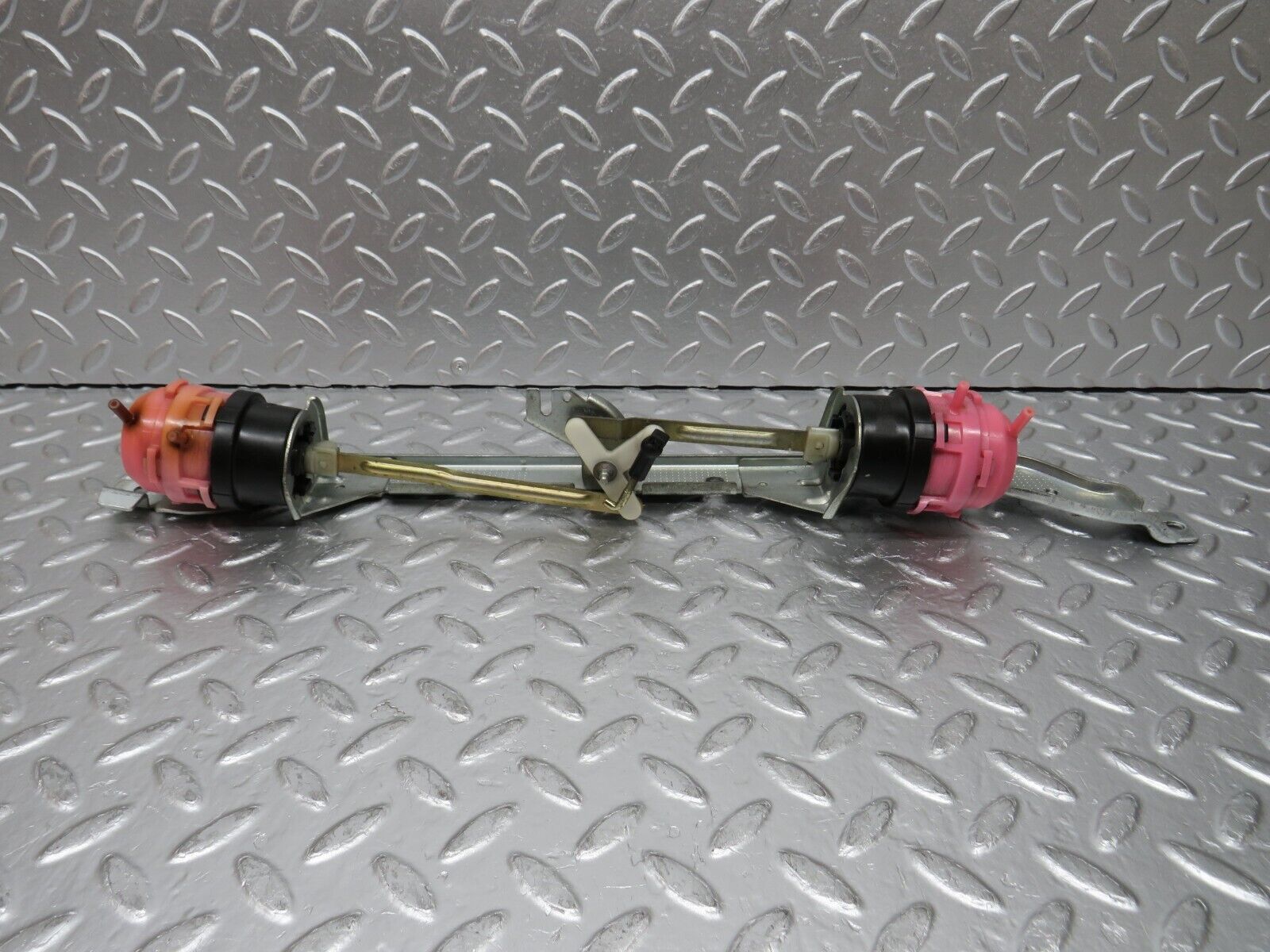 31355 Mercedes-Benz S124 220TE Wagon Heater Box Vacuum Actuator 9061820412