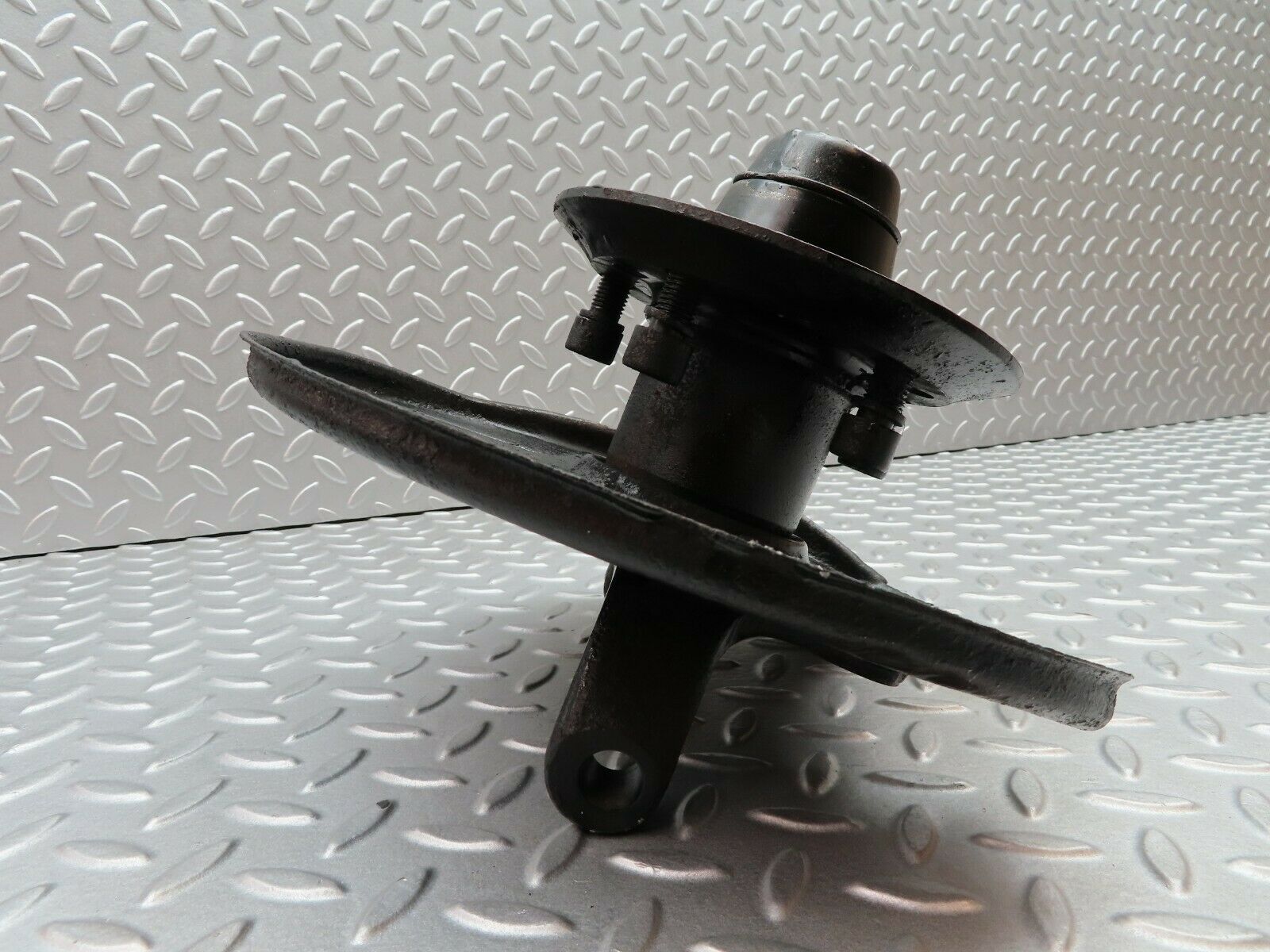 5521 Mercedes-Benz W114 280CE Front Left Wheel Hub