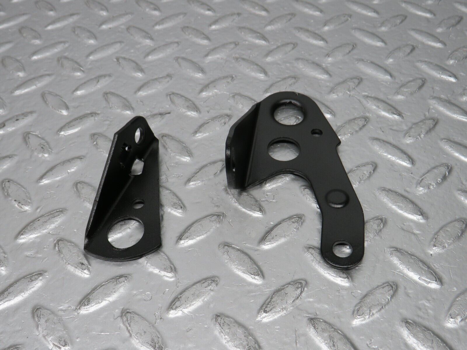 30963 Mercedes-Benz W124 230E Engine Lifting Eyes Hooks