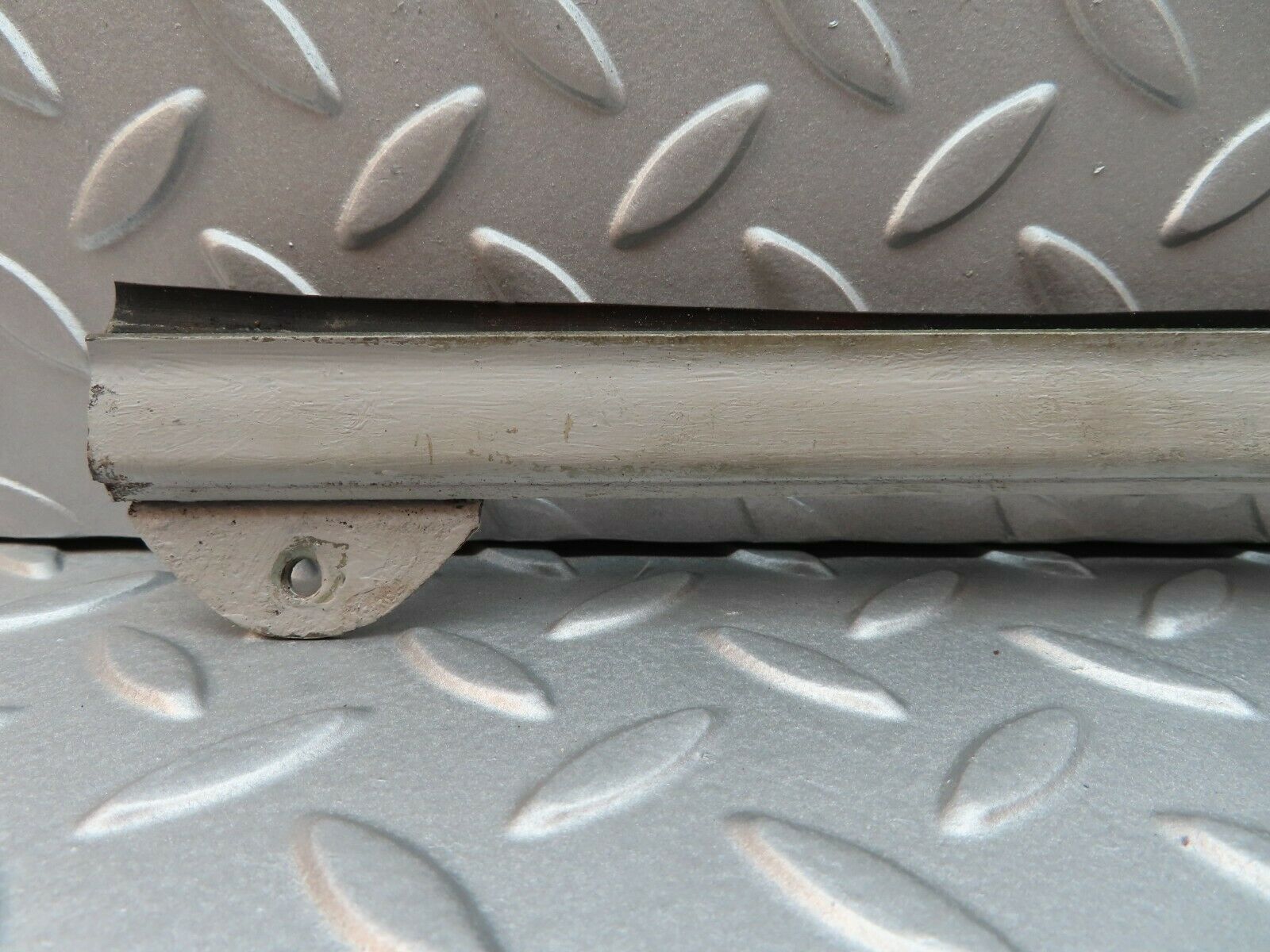 3688 Mercedes-Benz W108 280SE Rear Right Door Glass Holder