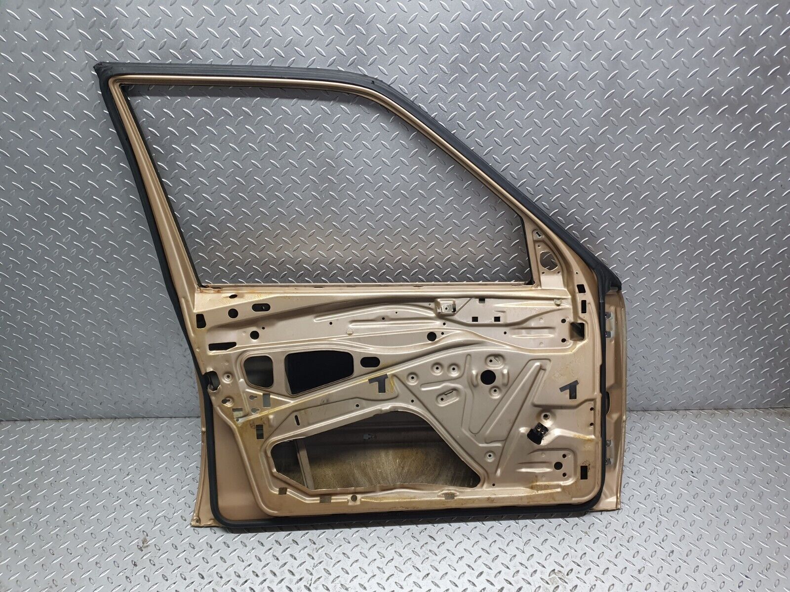 41368 Mercedes-Benz W124 200E Front Left Door