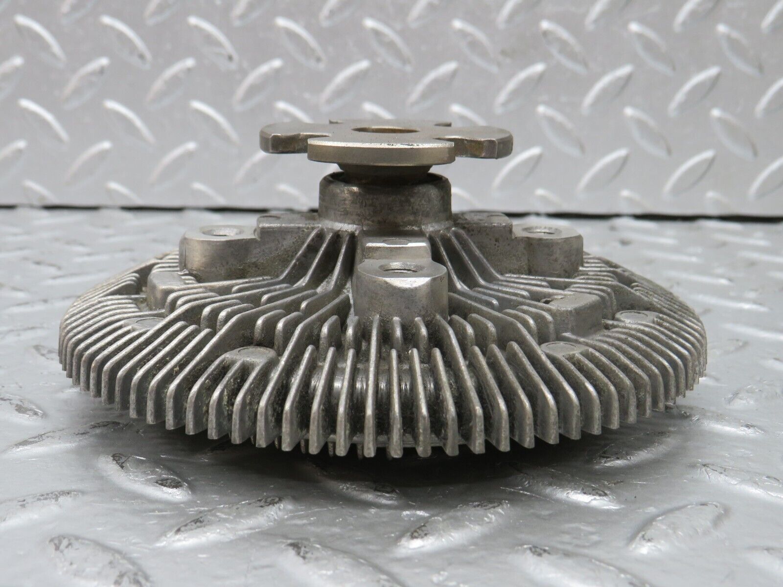 32889 Mercedes-Benz W123 300D Engine Cooling Fan Clutch Behr