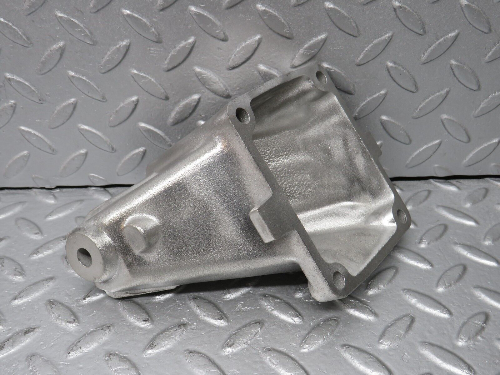 38626 Mercedes-Benz R129 280SL Coupe Engine Mount Bracket Left Side 1042230404