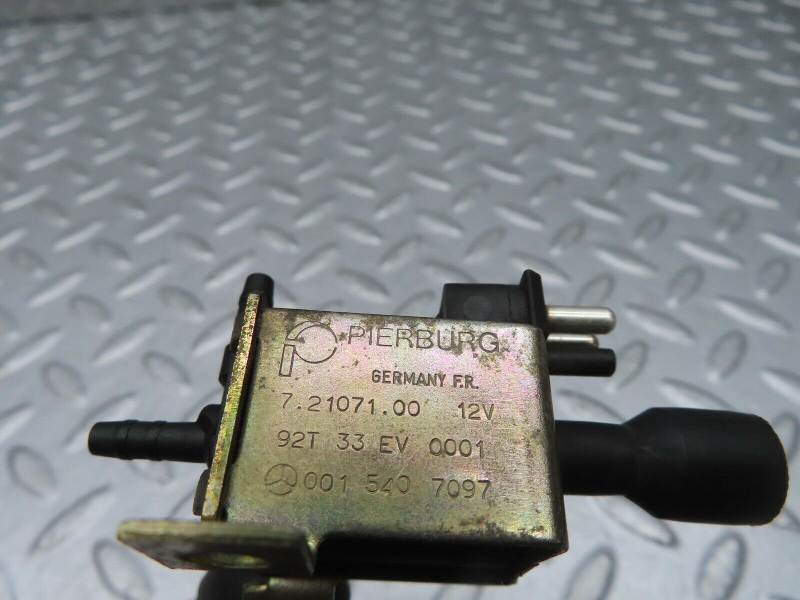 11996 Mercedes-Benz R129 300SL Coupe Vacuum Control Valve Pierburg 0015407097