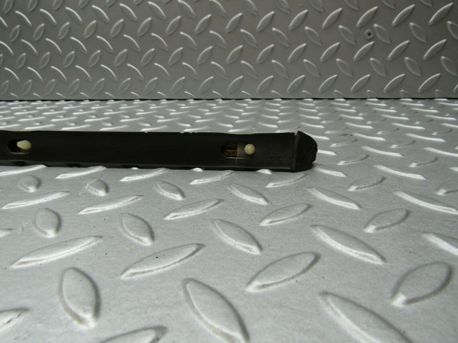 3334 Mercedes-Benz W115 220D Centre Door Chrome Trim Front Left