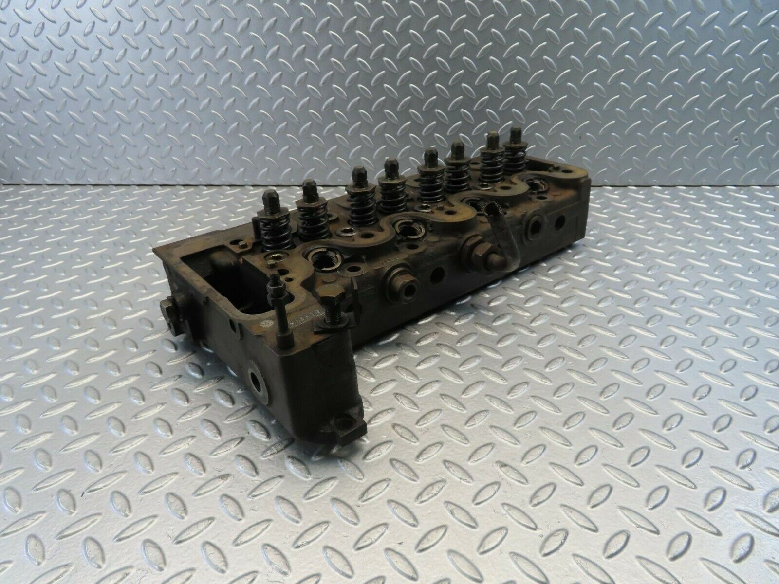 10948 Mercedes-Benz W115 220D Cylinder Head OM615.913