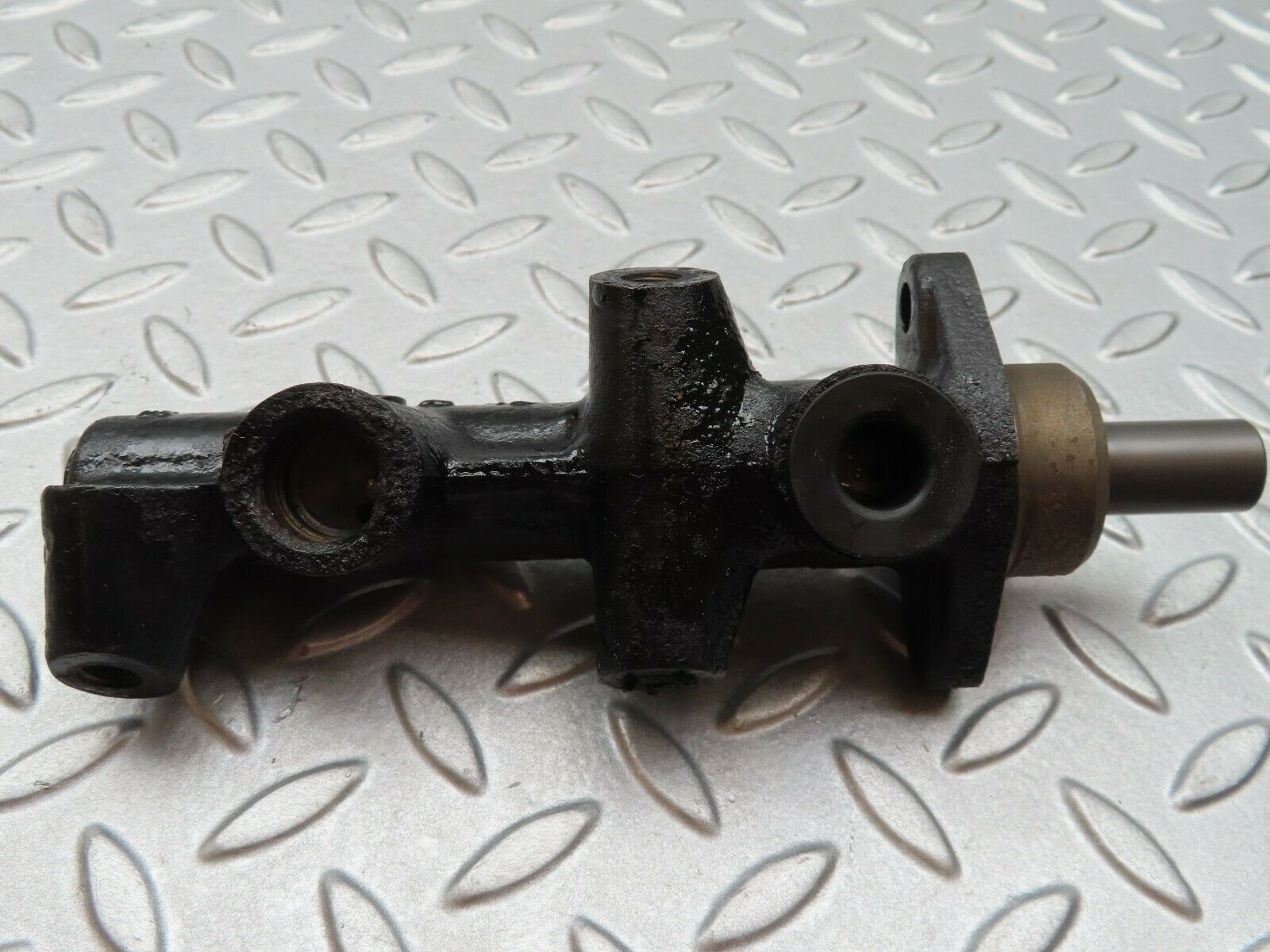 4006 Mercedes-Benz S123 200T Wagon Brake Master Cylinder With Tank